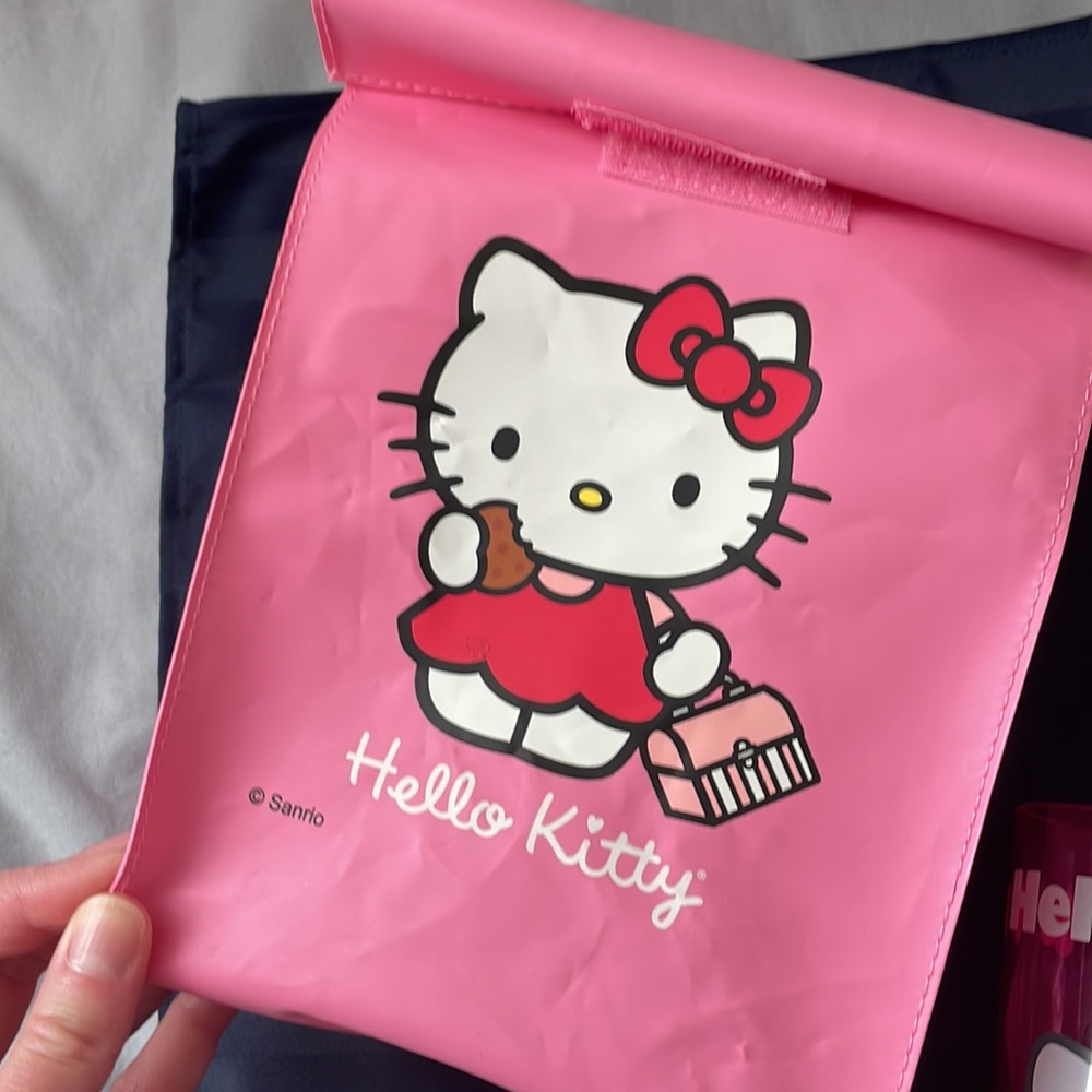 Sanrio Hello Kitty lunch bag and snack containers- includes cup with straw - Picture 2 of 5
